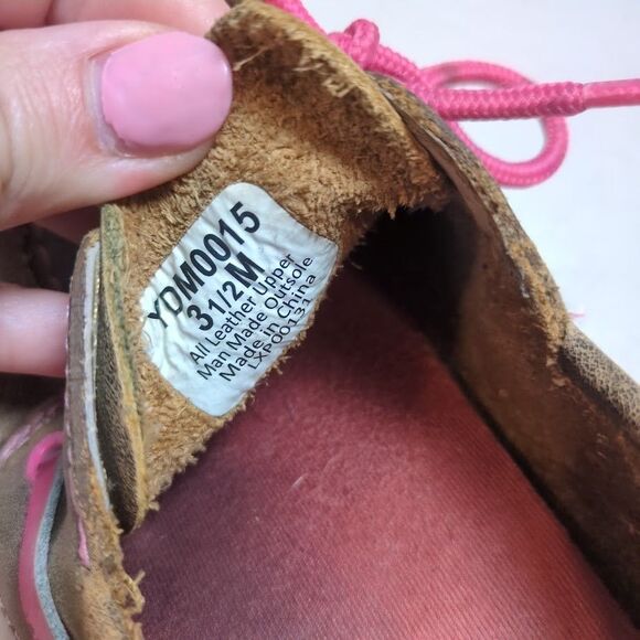 Twisted X Driving Mocs Big Kids Size 3.5 Bomber / Neon Pink Breast Cancer Ribbon - Picture 6 of 6